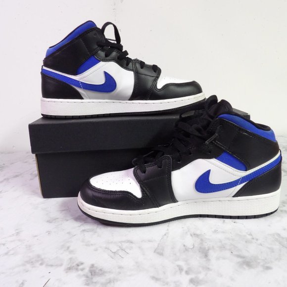 Nike Air Jordan 1 Mid GS Tennis Shoe - Picture 2 of 6